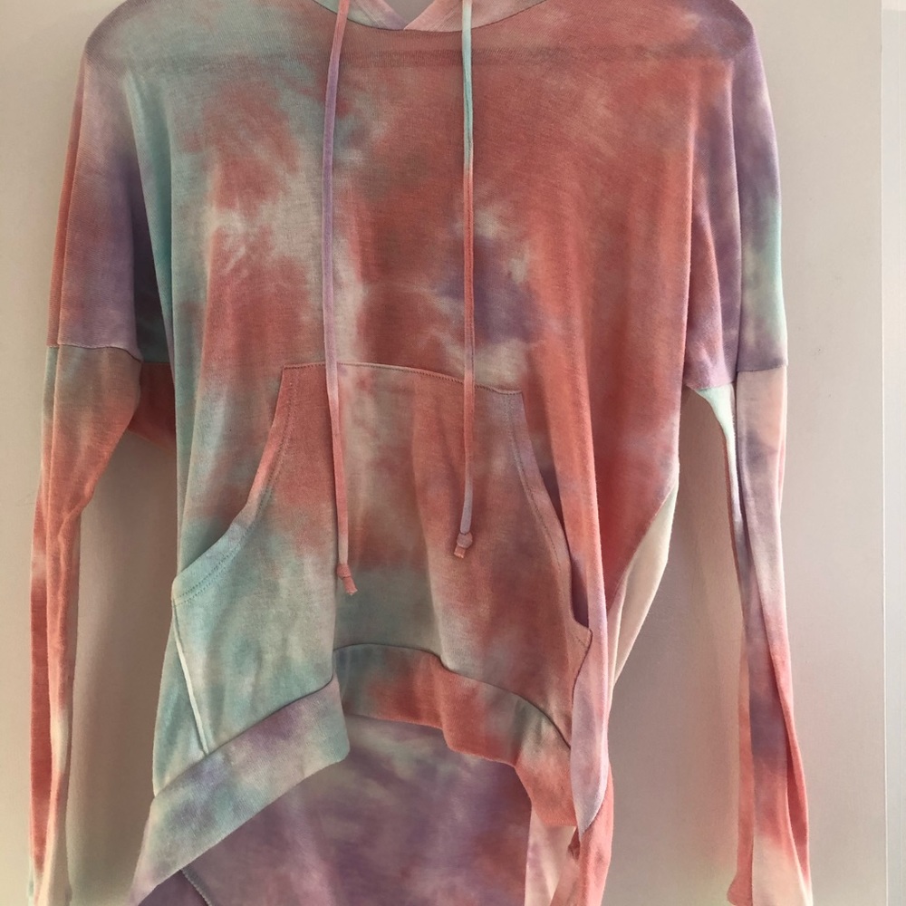tie-dye sweatshirt